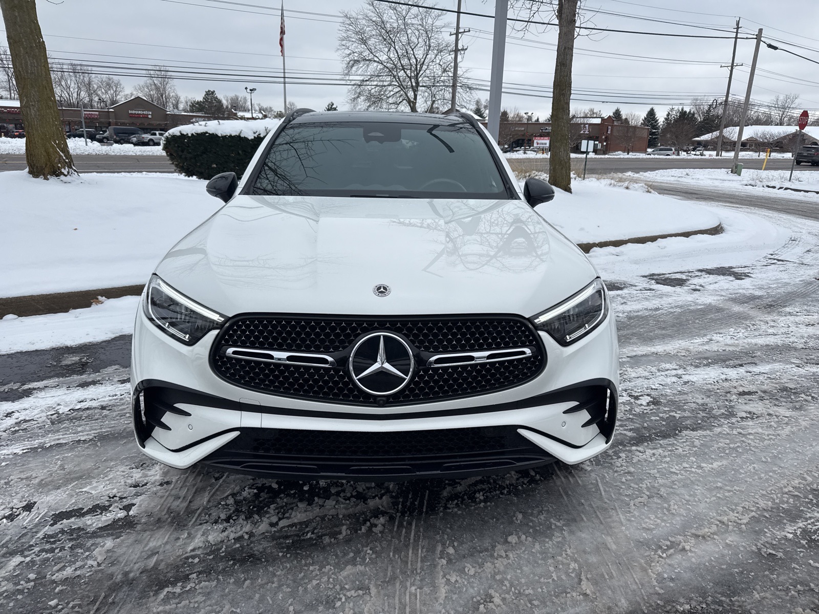 2025 Mercedes Benz GLC 300 4MATIC photo 3