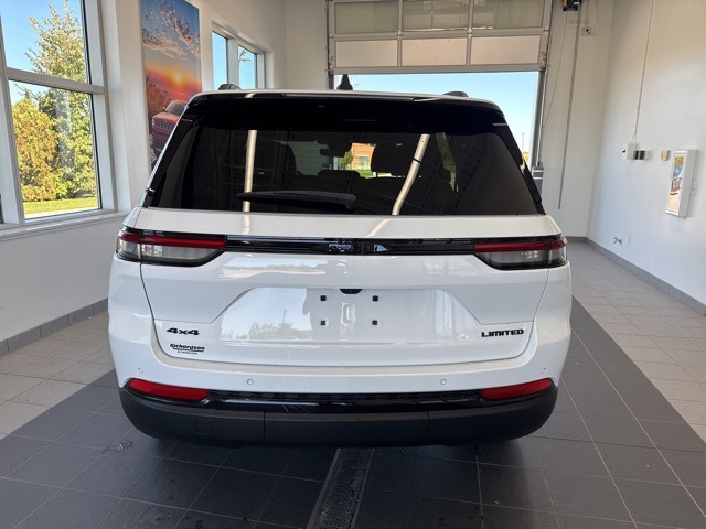 2025 Jeep Grand Cherokee Limited photo 4