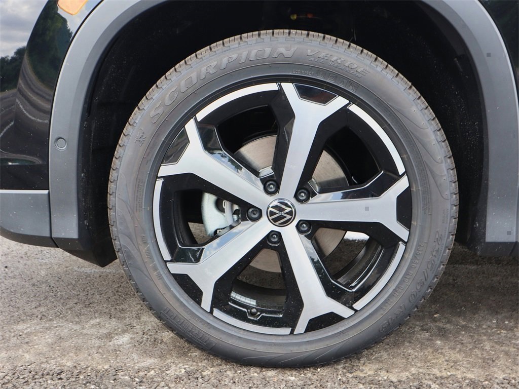 2025 Volkswagen Tiguan SE photo 11