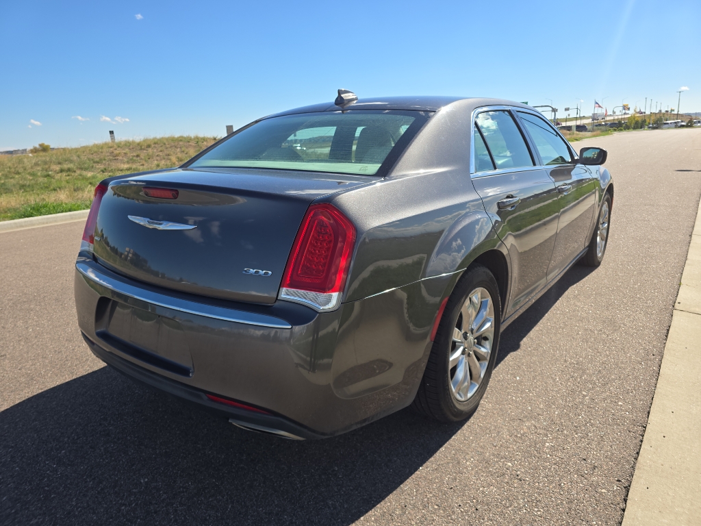 2016 Chrysler 300 Limited