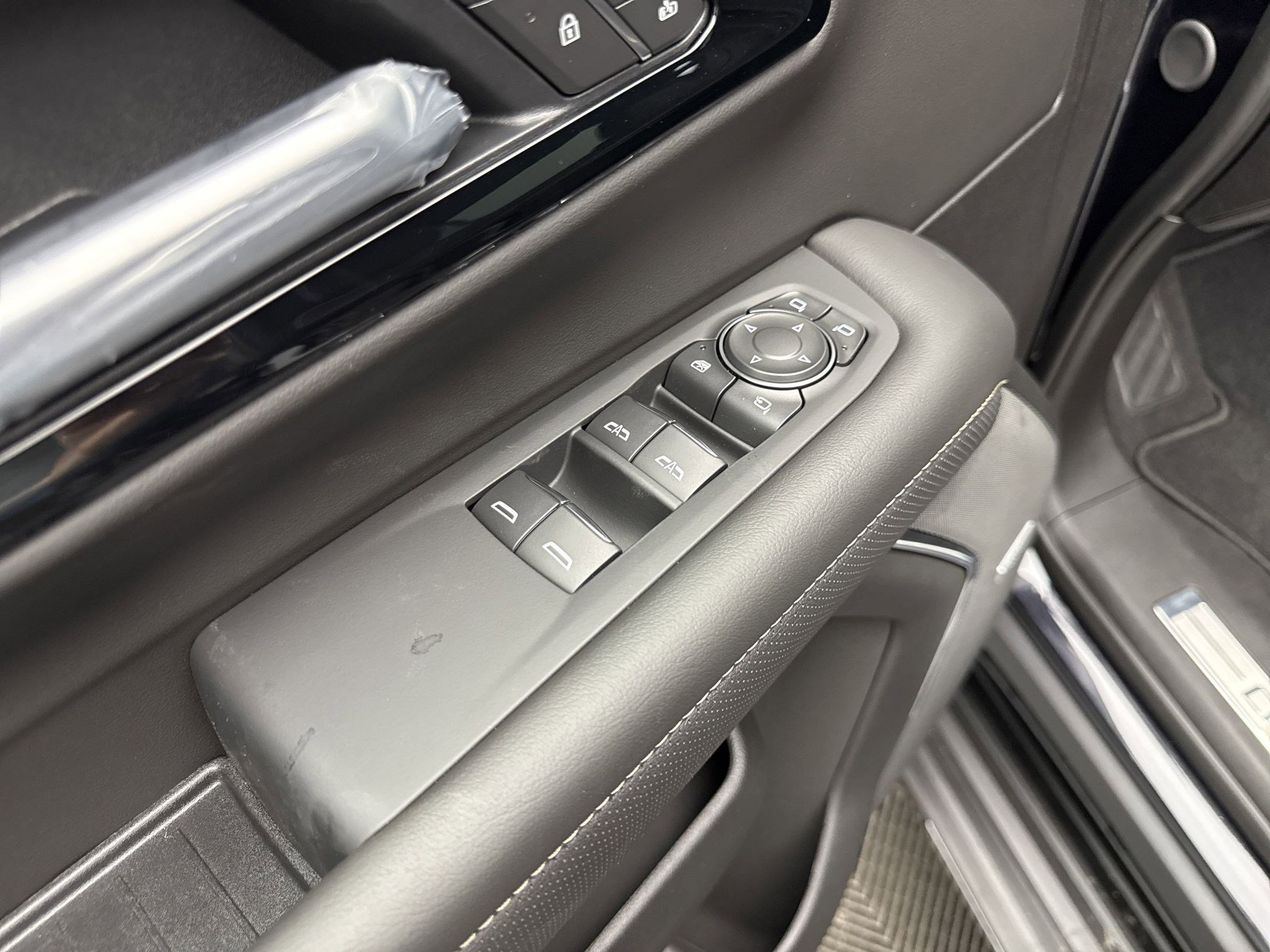 2025 Chevrolet Suburban Premier photo 27