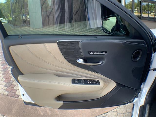 2022 Lexus LS 500 photo 12