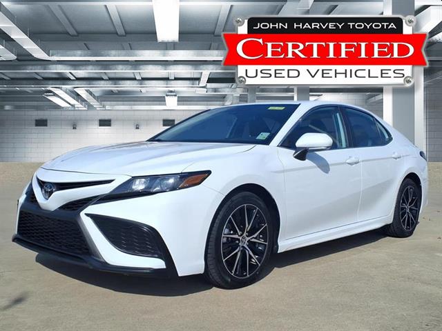 2024 Toyota Camry SE's photo