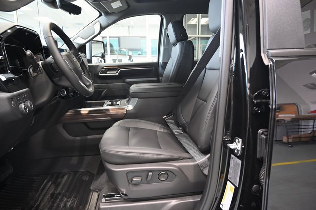 2025 Chevrolet Silverado 2500HD LT photo 6