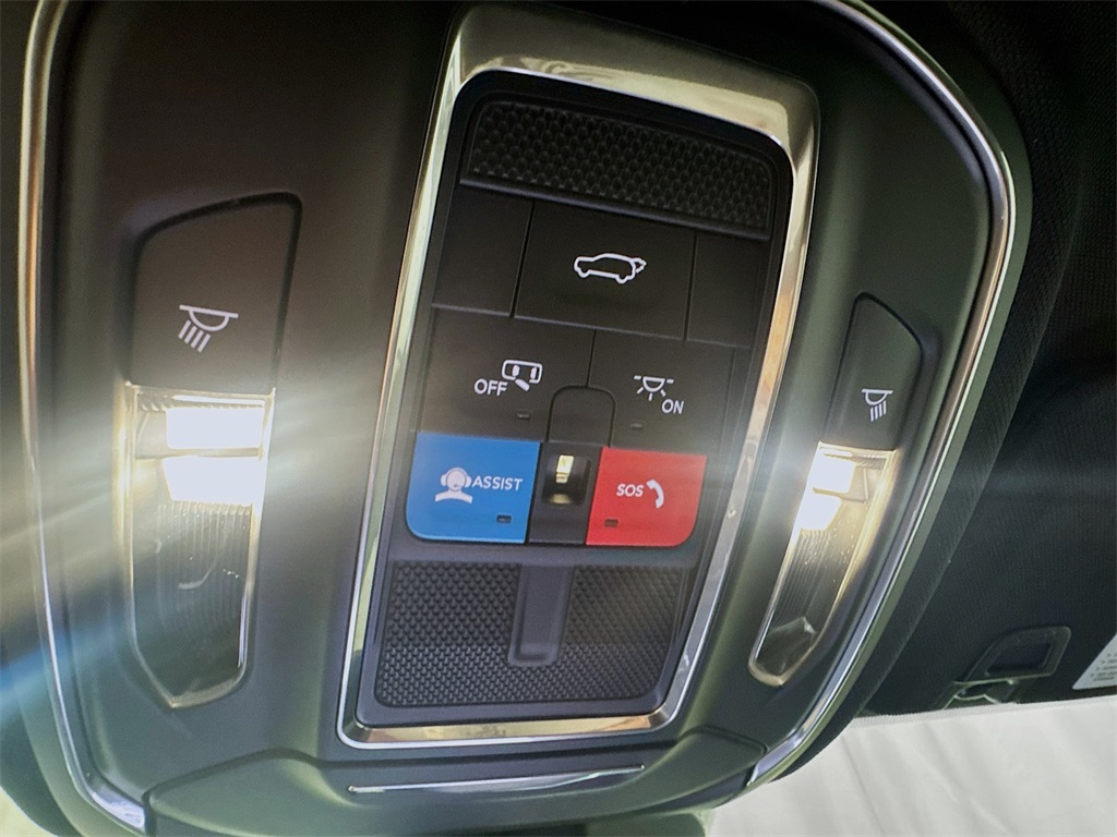 2025 Jeep Grand Cherokee Limited photo 18