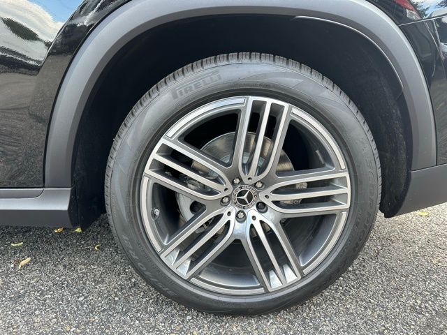2025 Mercedes Benz GLS 450 4MATIC photo 9