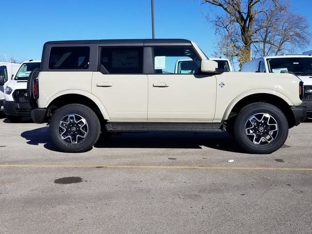 2025 Ford Bronco Outer Banks photo 3