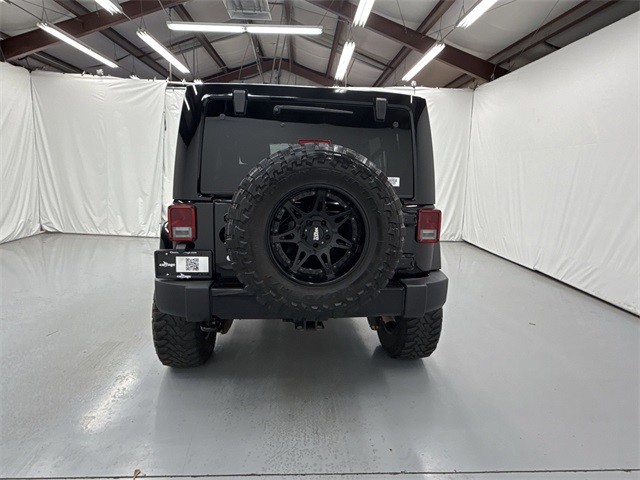2015 Jeep Wrangler Unlimited Sahara photo 4