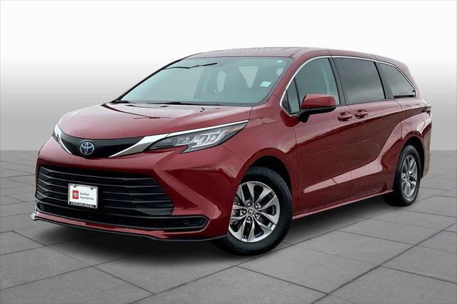 2023 Toyota Sienna LE's photo