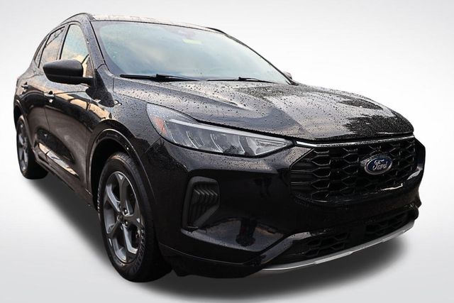 2023 Ford Escape ST-Line photo 2