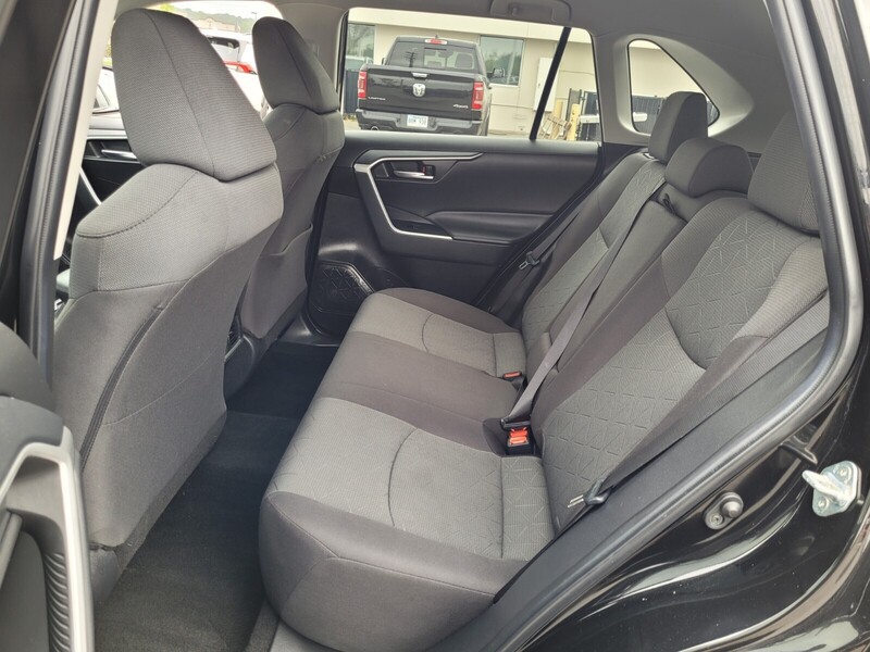 2022 Toyota RAV4 XLE photo 6