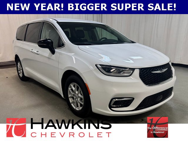 2024 Chrysler Pacifica Touring L's photo