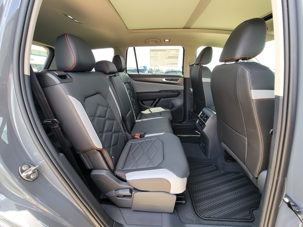 2025 Volkswagen Atlas Peak Edition SE photo 11