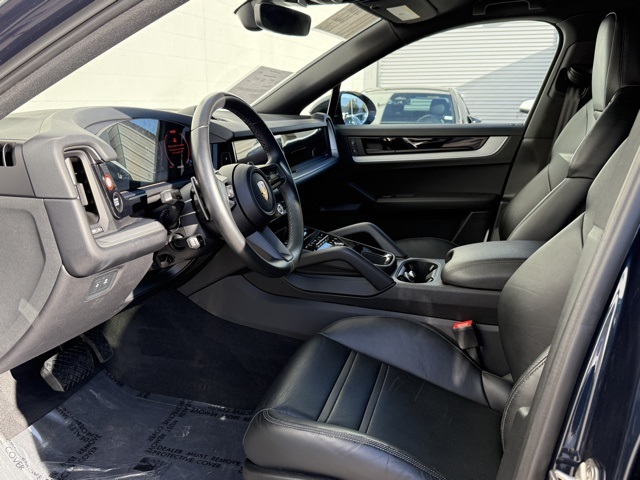 2024 Porsche Cayenne Coupe Base photo 4