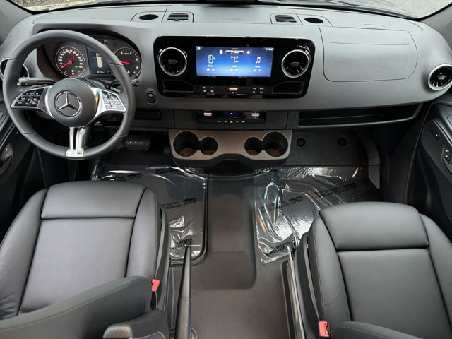 2025 Mercedes Benz Sprinter photo 4