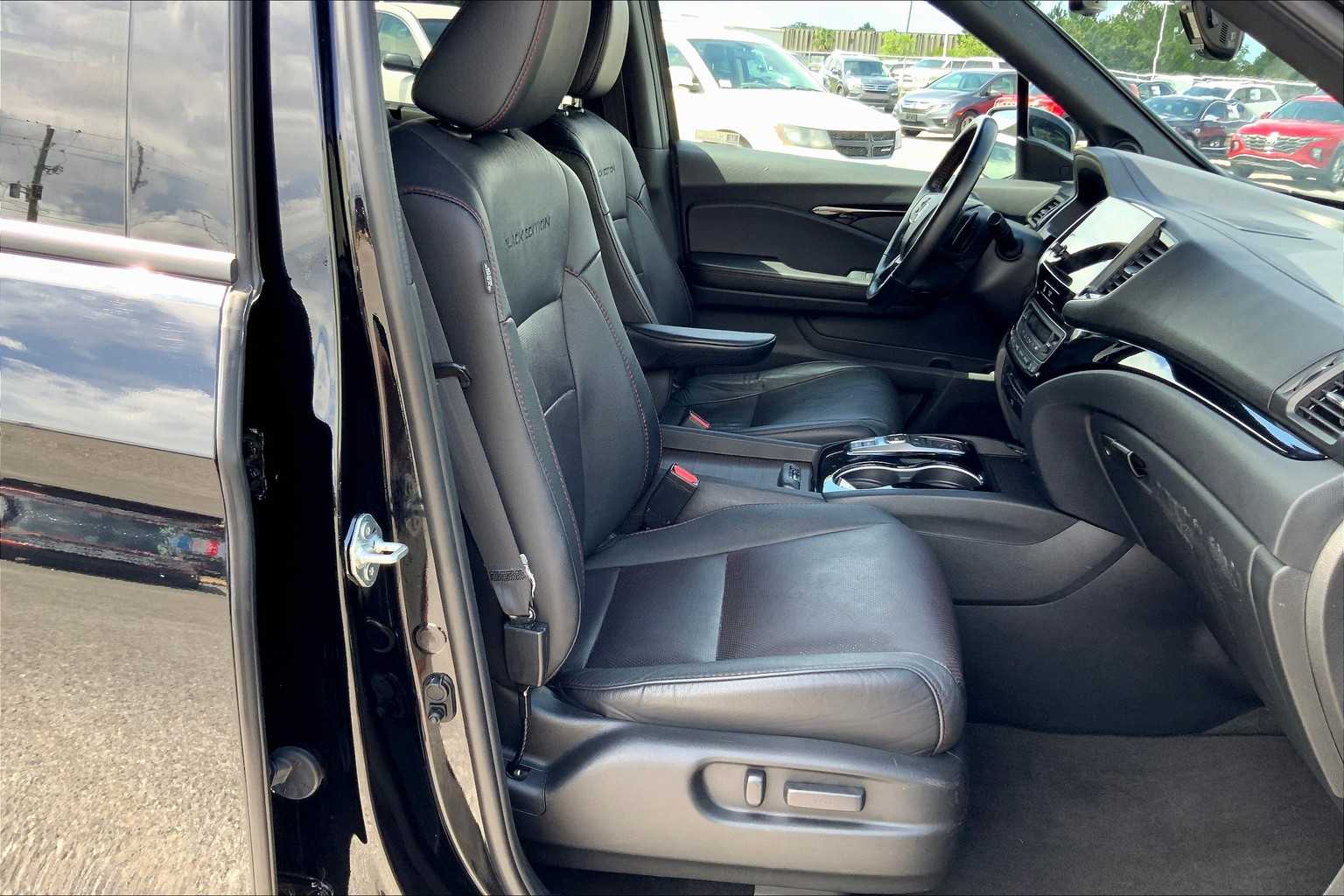2022 Honda Pilot Black Edition photo 8