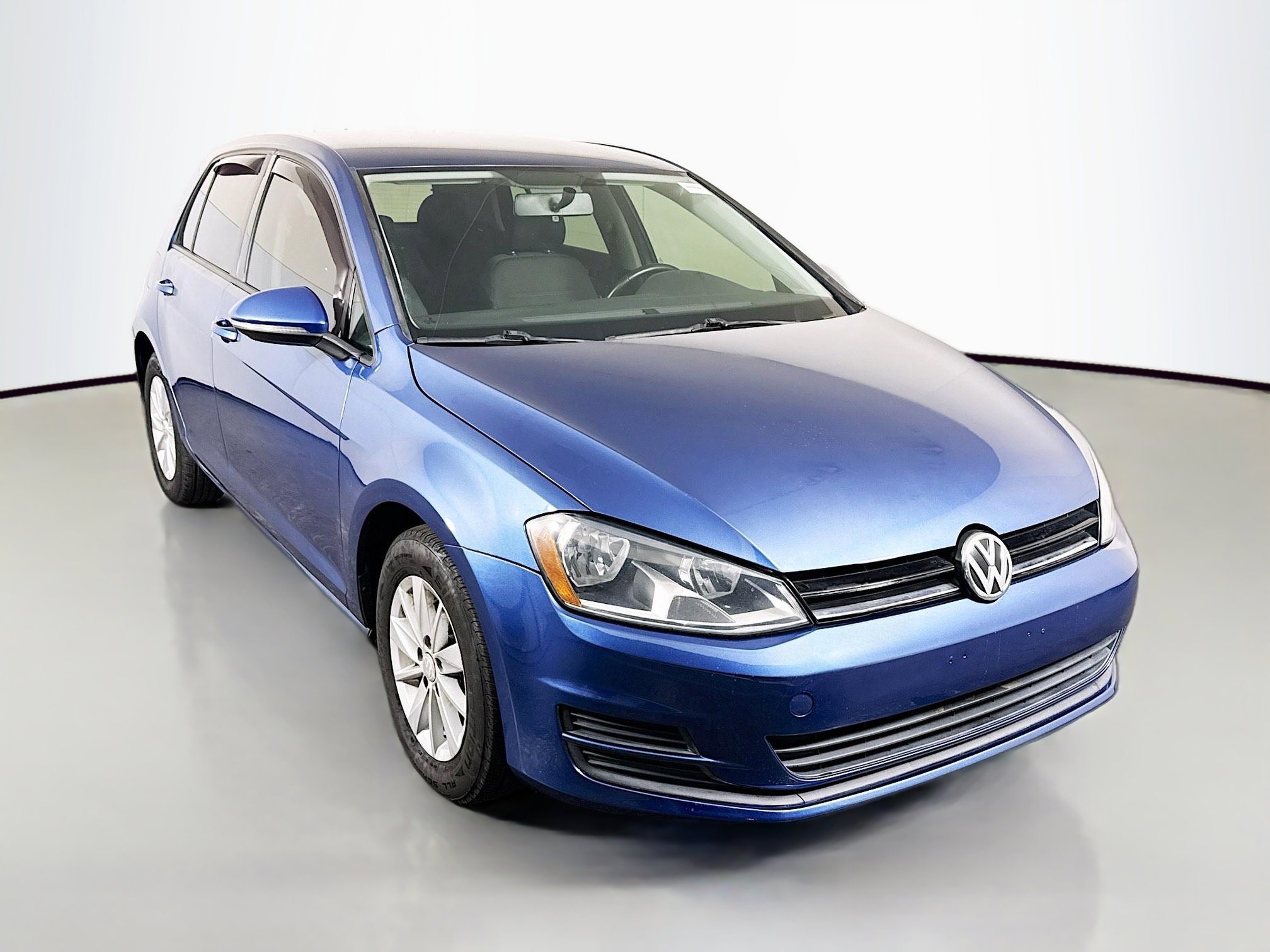 2017 Volkswagen Golf S's photo