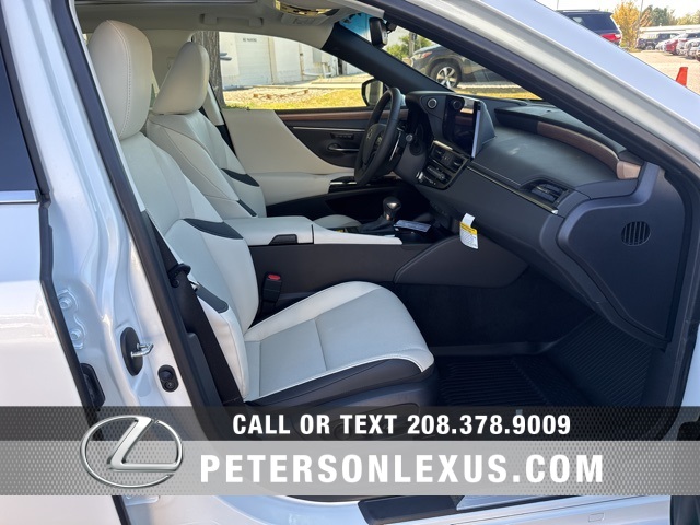 2025 Lexus ES 350 photo 10
