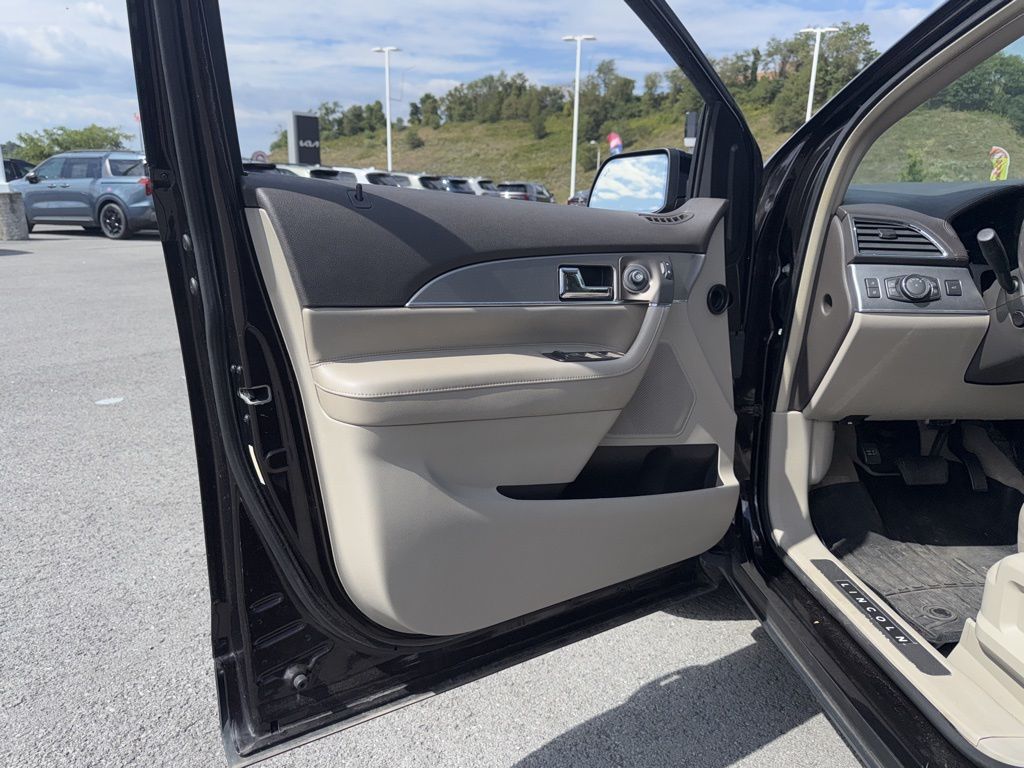 2013 Lincoln MKX Base photo 11