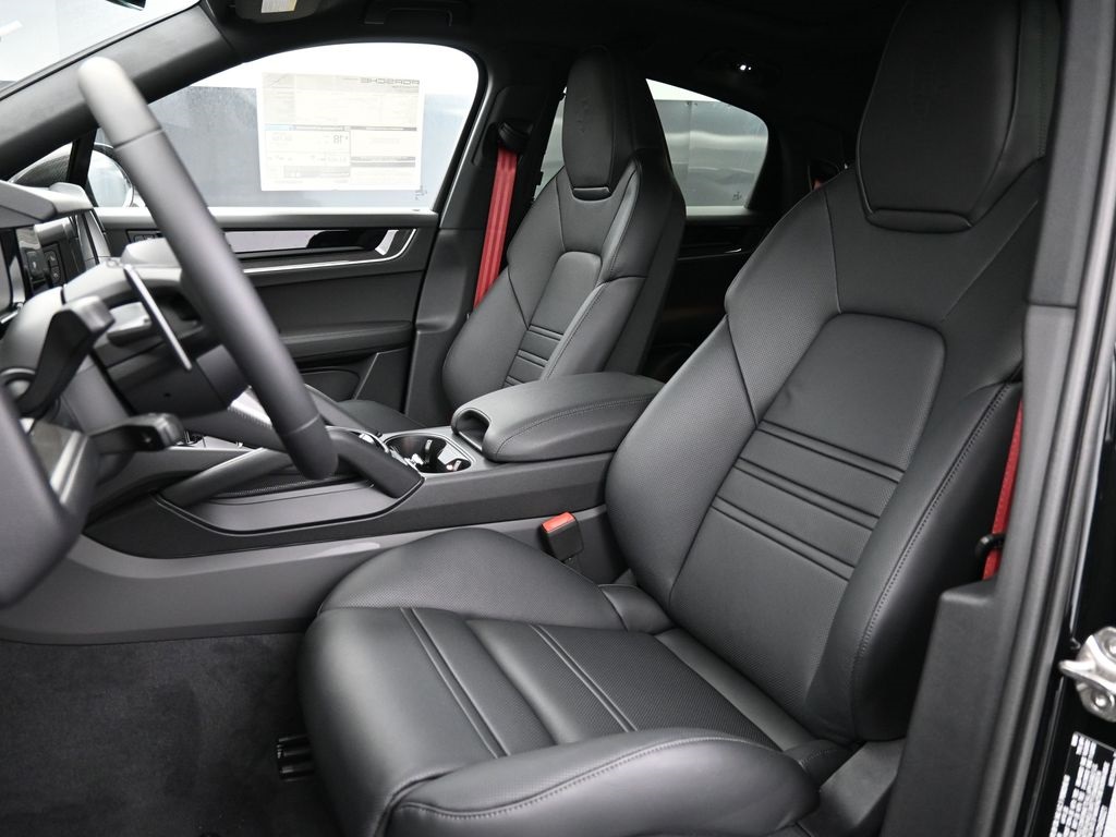 2026 Porsche Cayenne Coupe S photo 4