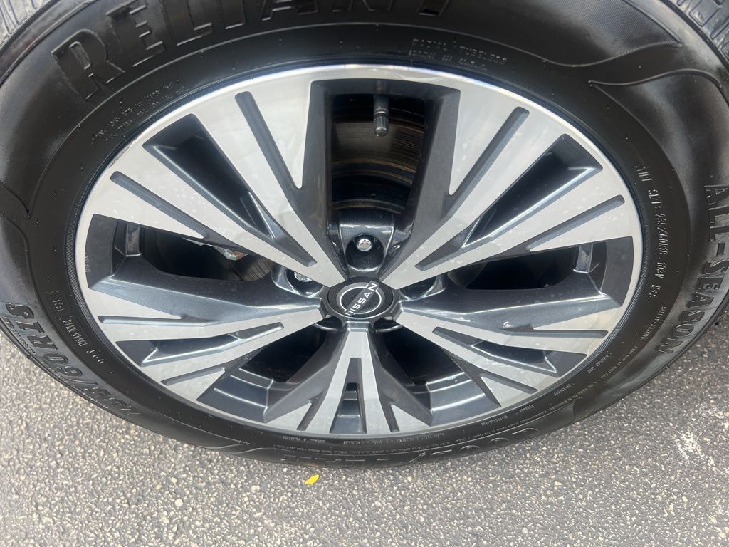2023 Nissan Rogue SV photo 32