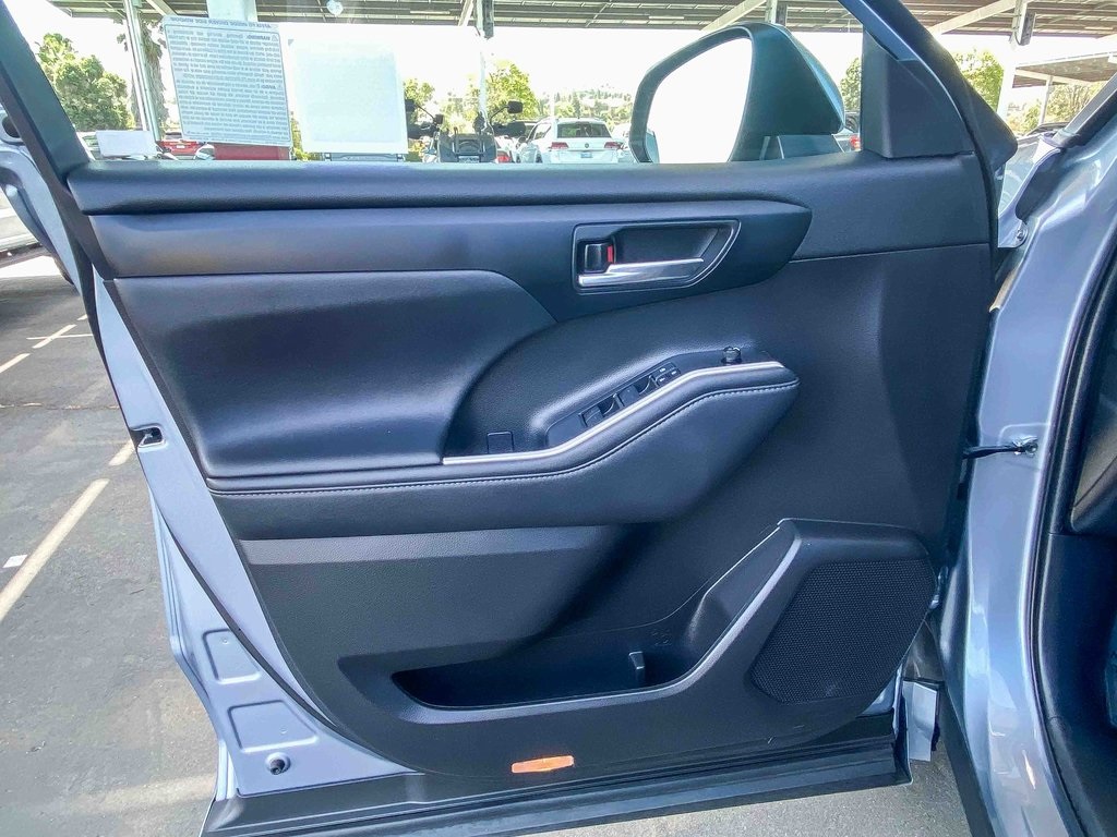 2022 Toyota Highlander XLE photo 19