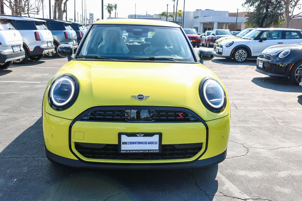 2025 Mini Cooper 2 Door Hardtop Signature photo 2