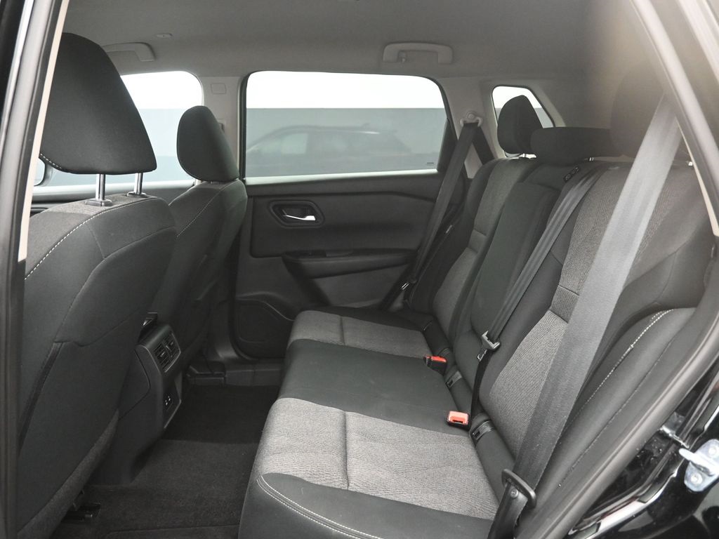 2024 Nissan Rogue SV photo 24