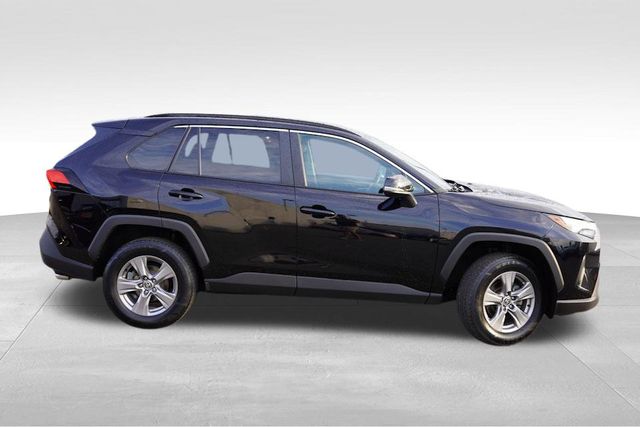 2022 Toyota RAV4 XLE photo 3