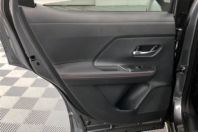2025 Nissan Kicks SR photo 31