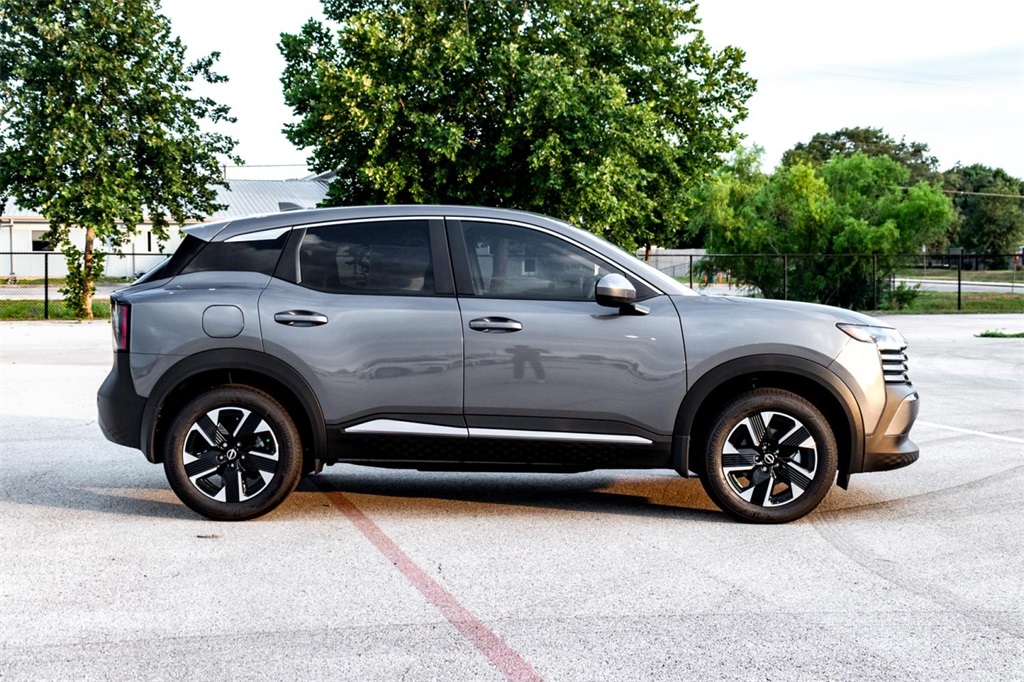 2025 Nissan Kicks SV photo 2