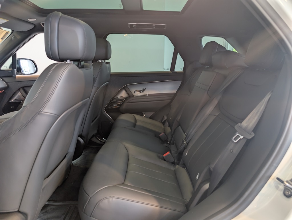 2025 Land Rover Range Rover Sport SE photo 17