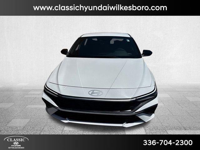 2025 Hyundai Elantra SEL Sport photo 2