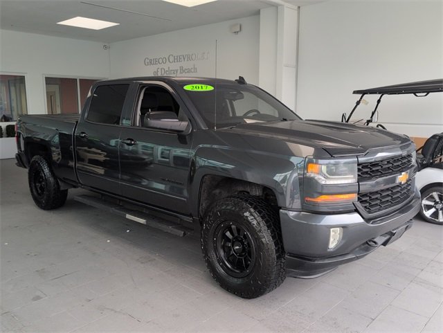 2017 Chevrolet Silverado 1500 LT photo 2