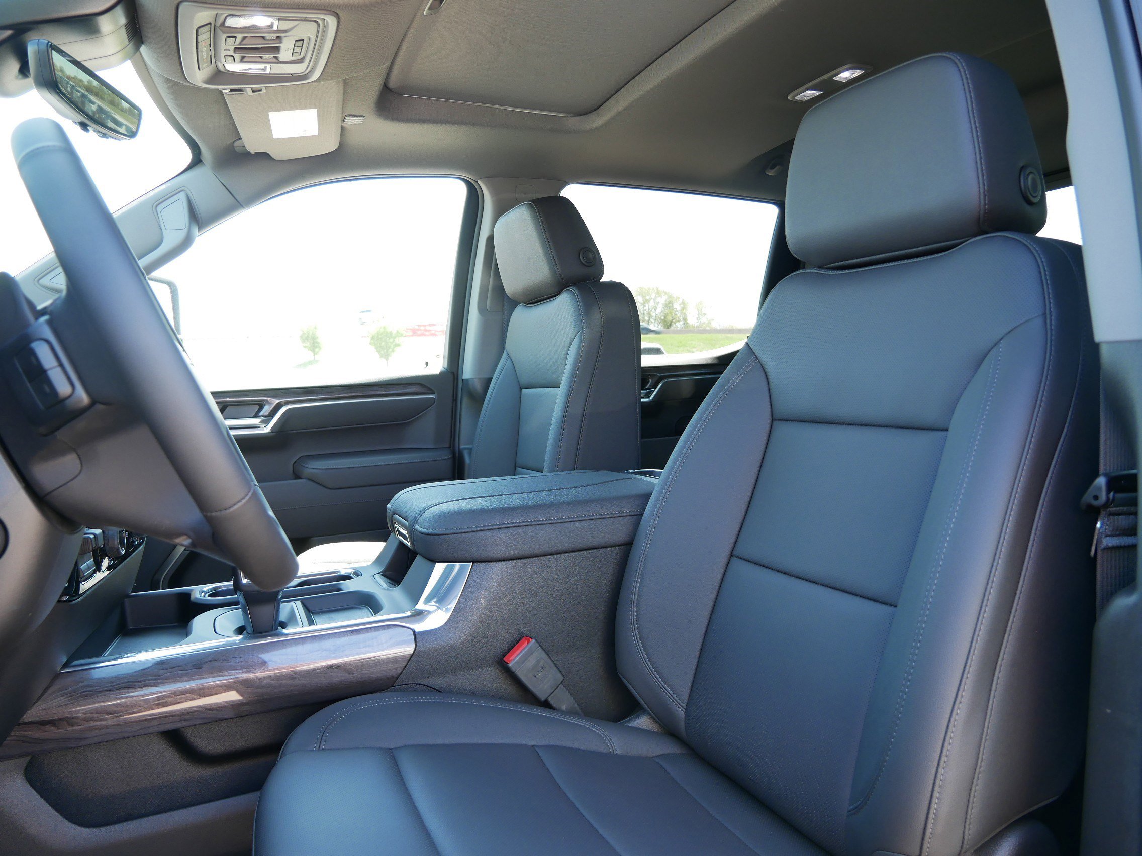 2025 Chevrolet Silverado 1500 LTZ photo 3