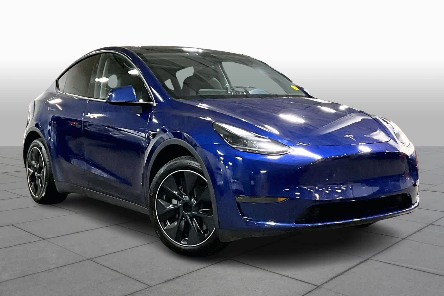 Used 2024 Tesla Model Y Long Range with VIN 7SAYGDEE9RA232878 for sale in Kansas City