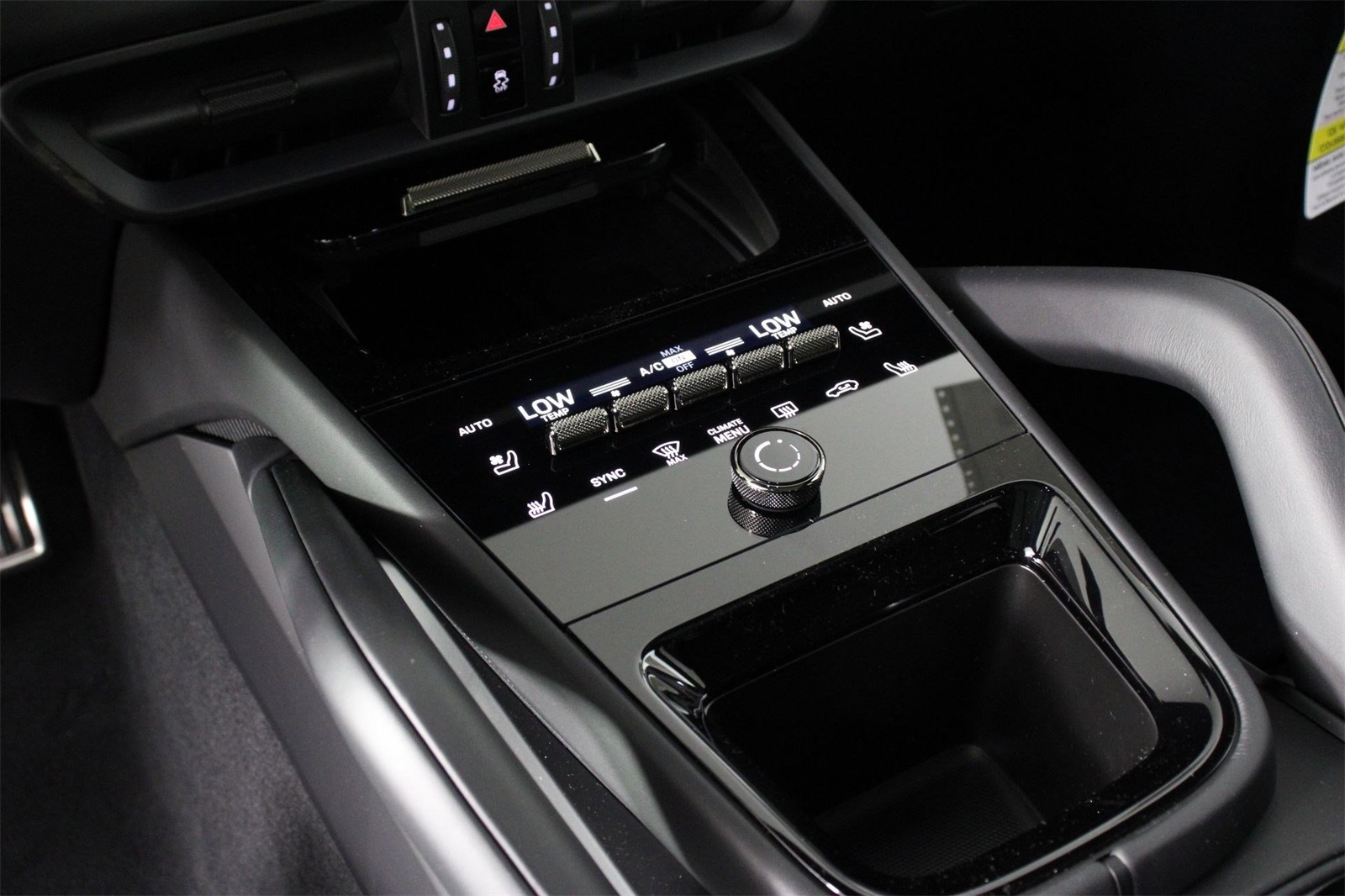 2025 Porsche Cayenne E-Hybrid Turbo photo 13