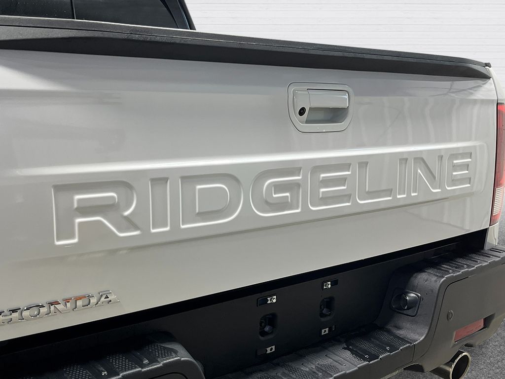 2025 Honda Ridgeline Black Edition photo 6