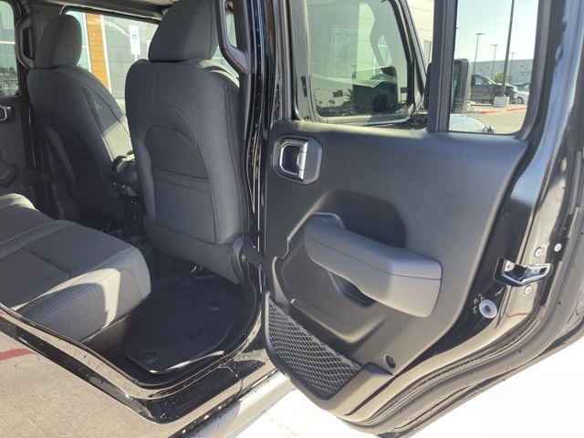 2025 Jeep Gladiator Willys photo 17