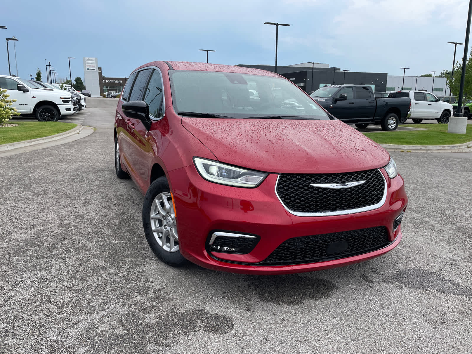 2025 Chrysler Pacifica photo 2
