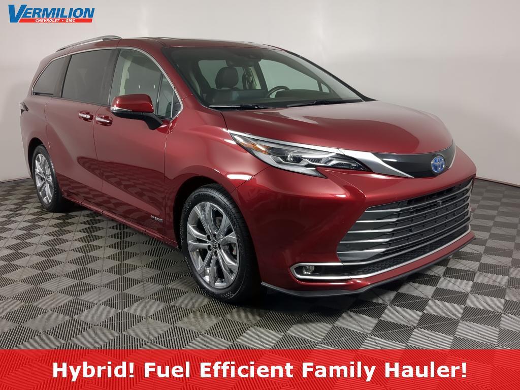 2021 Toyota Sienna Platinum's photo