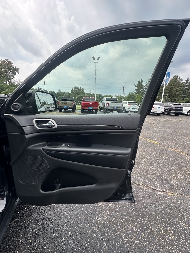 2021 Jeep Grand Cherokee Laredo X photo 11