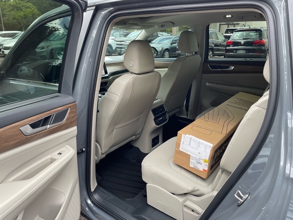 2026 Volkswagen Atlas SE photo 16