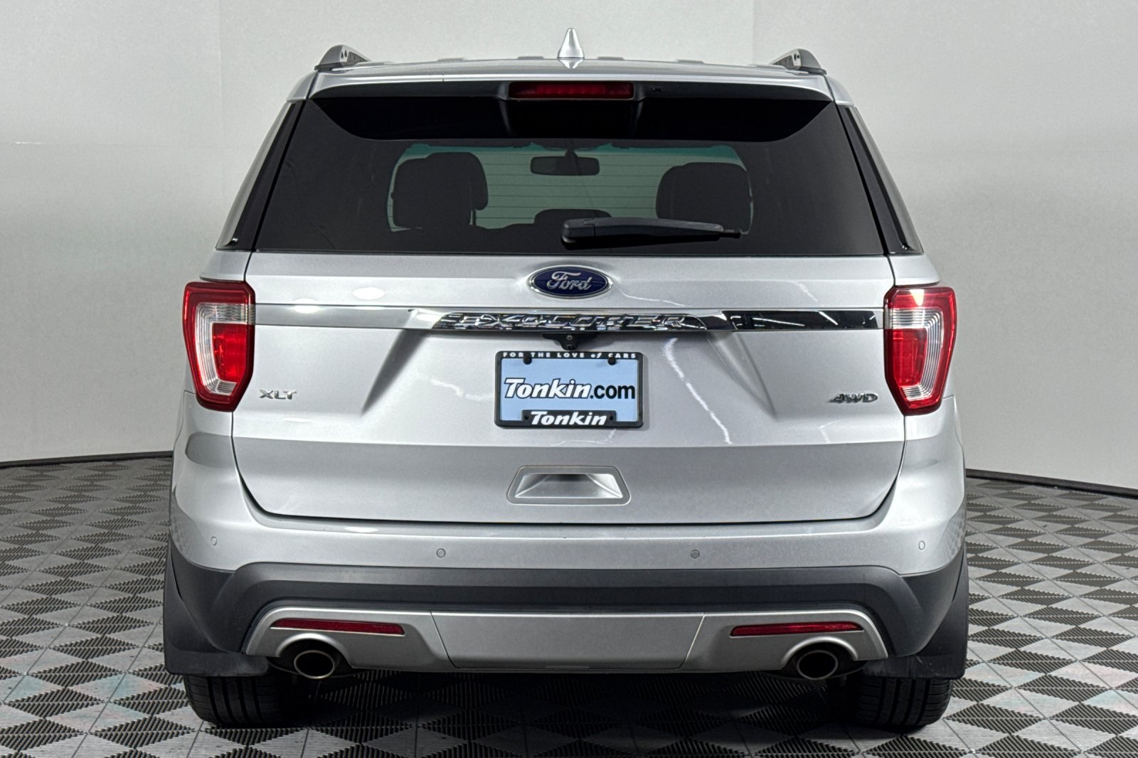 2017 Ford Explorer XLT photo 4