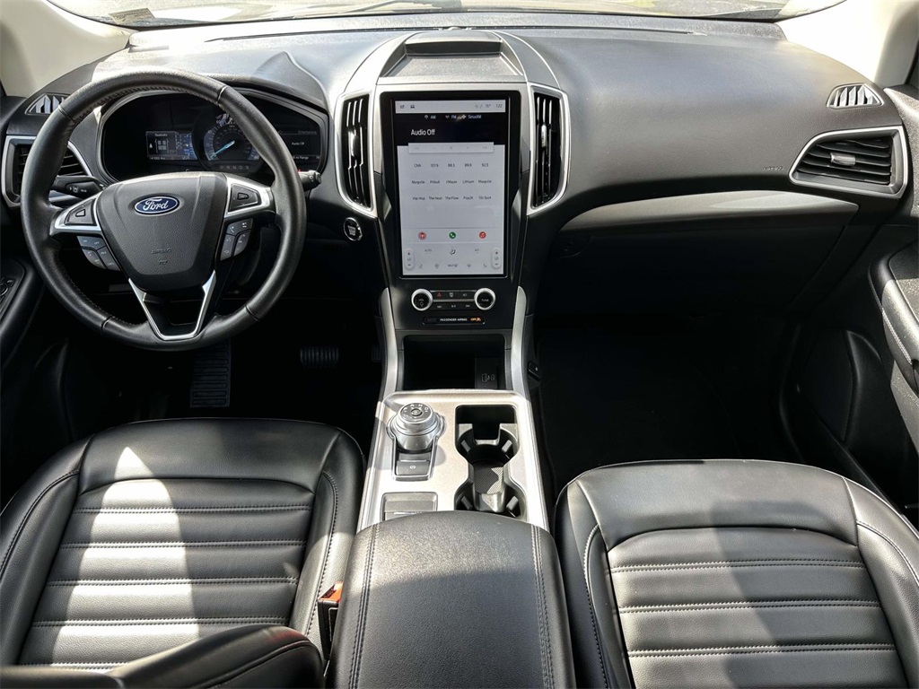 2024 Ford Edge SEL photo 2