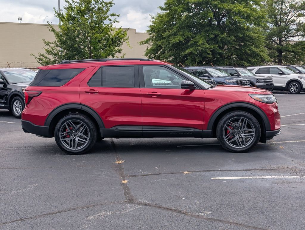 2025 Ford Explorer ST photo 3