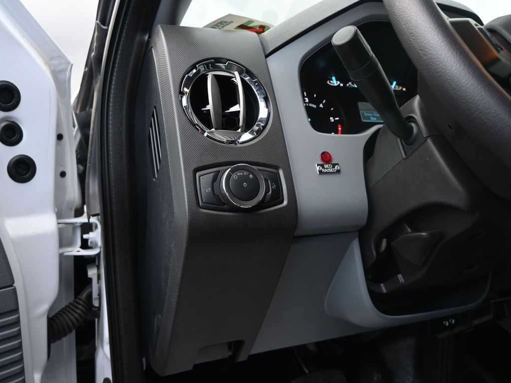 2025 Ford F-650 XL photo 6