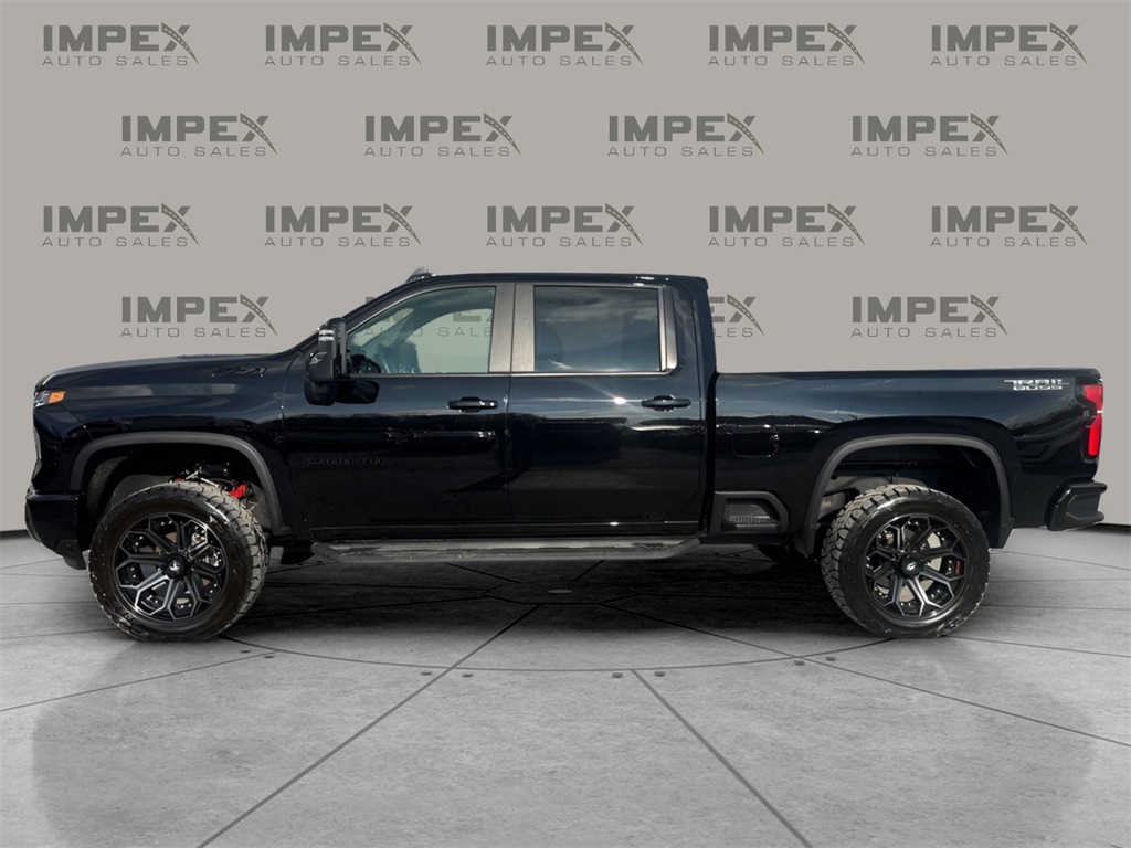 2025 Chevrolet Silverado 2500HD LT photo 2