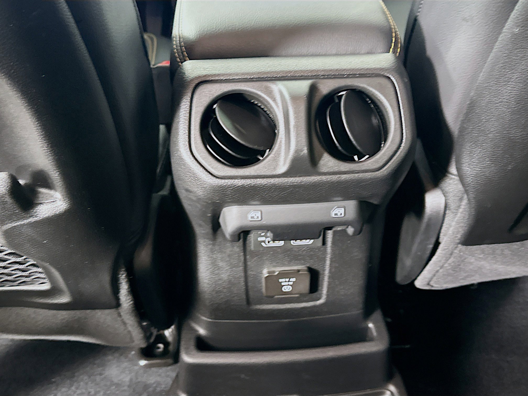 2024 Jeep Wrangler Sahara photo 31