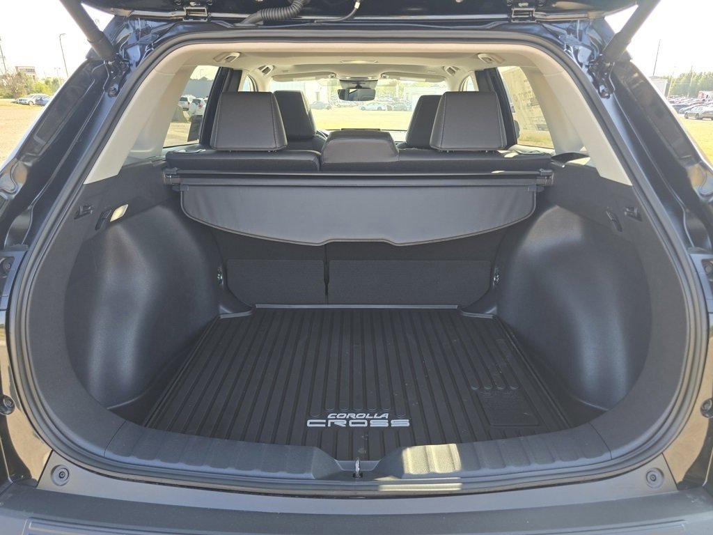 2025 Toyota Corolla Cross XLE photo 21